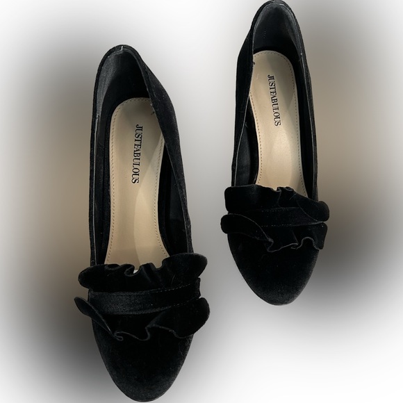 Velour Ruffle Pump - Picture 6 of 8